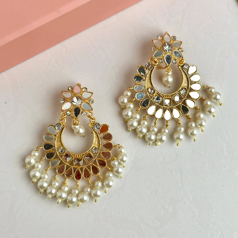 Preeto Earrings (Pearl)