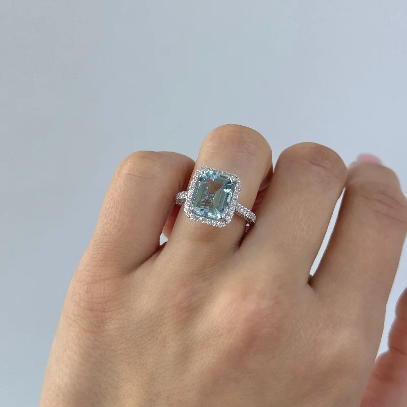 Step-Cut Aquamarine and 3D Diamond Ring