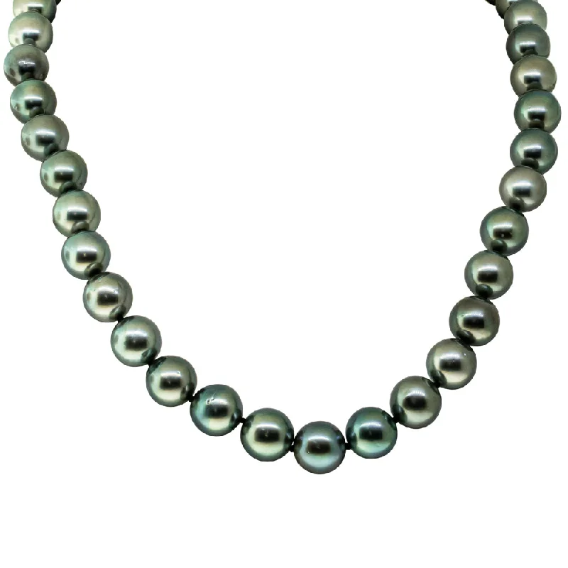 18ct White Gold Cultured Black Pearl Necklace