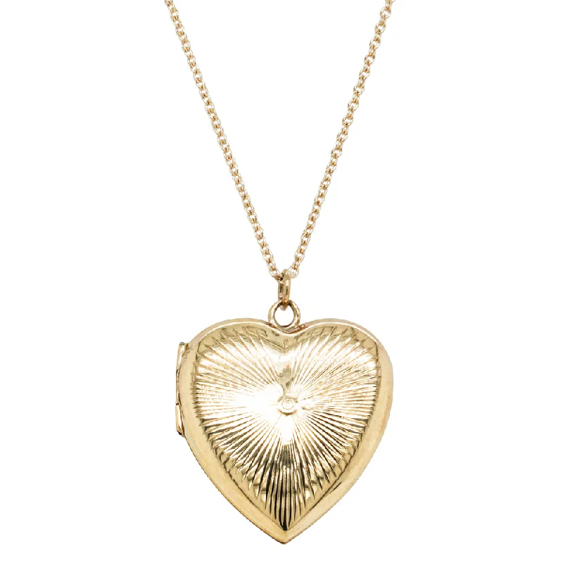 Deja Vu 9ct Yellow Gold Engraved Heart Locket