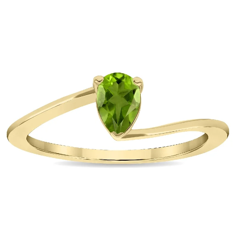 Women's Solitaire Pear Shaped Peridot Wave Ring in 10K Yellow Gold