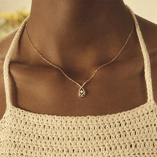 Simple gold necklace  